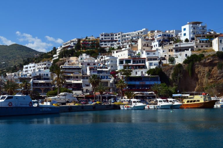 Agia Galini Hafen und Stadt