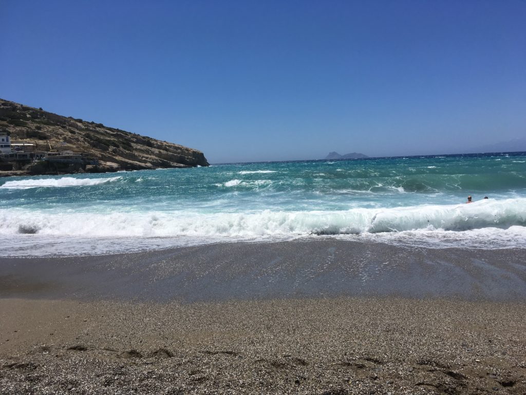 Strand von Matala mit starker Brandung