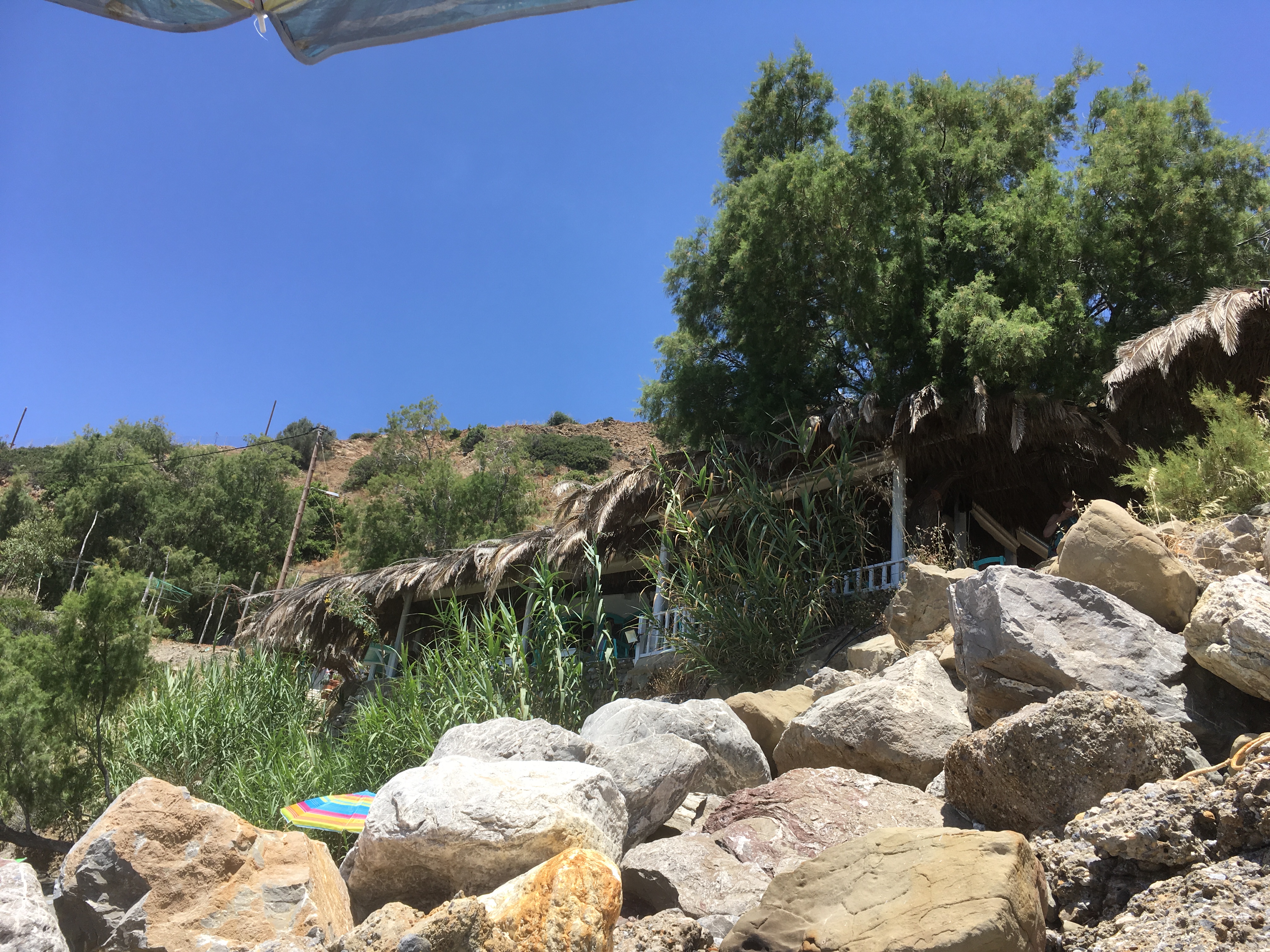 Strand unterhalb der Taverne Agios Georgios Kreta