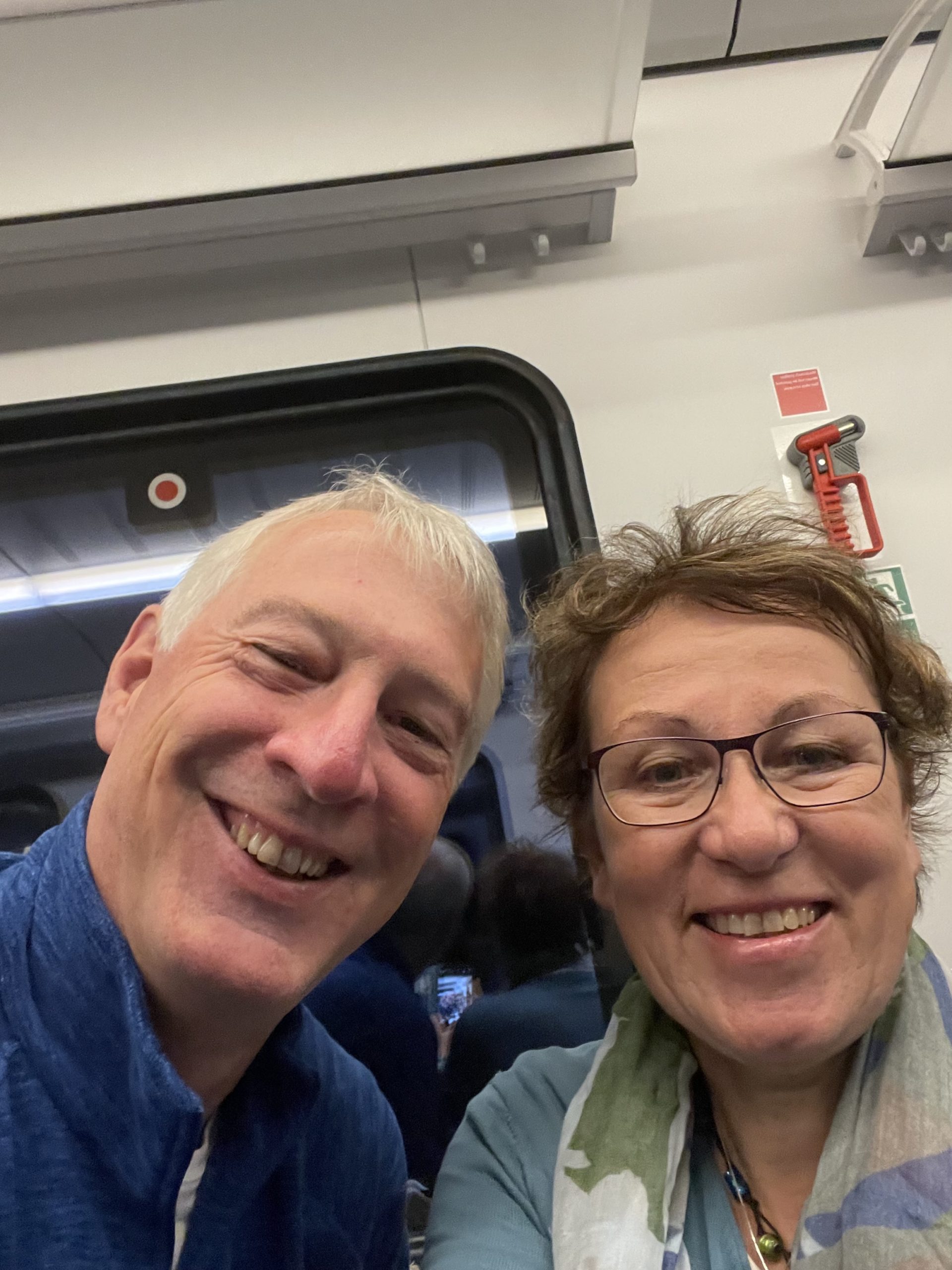 Im Zug Richtung Flughafen