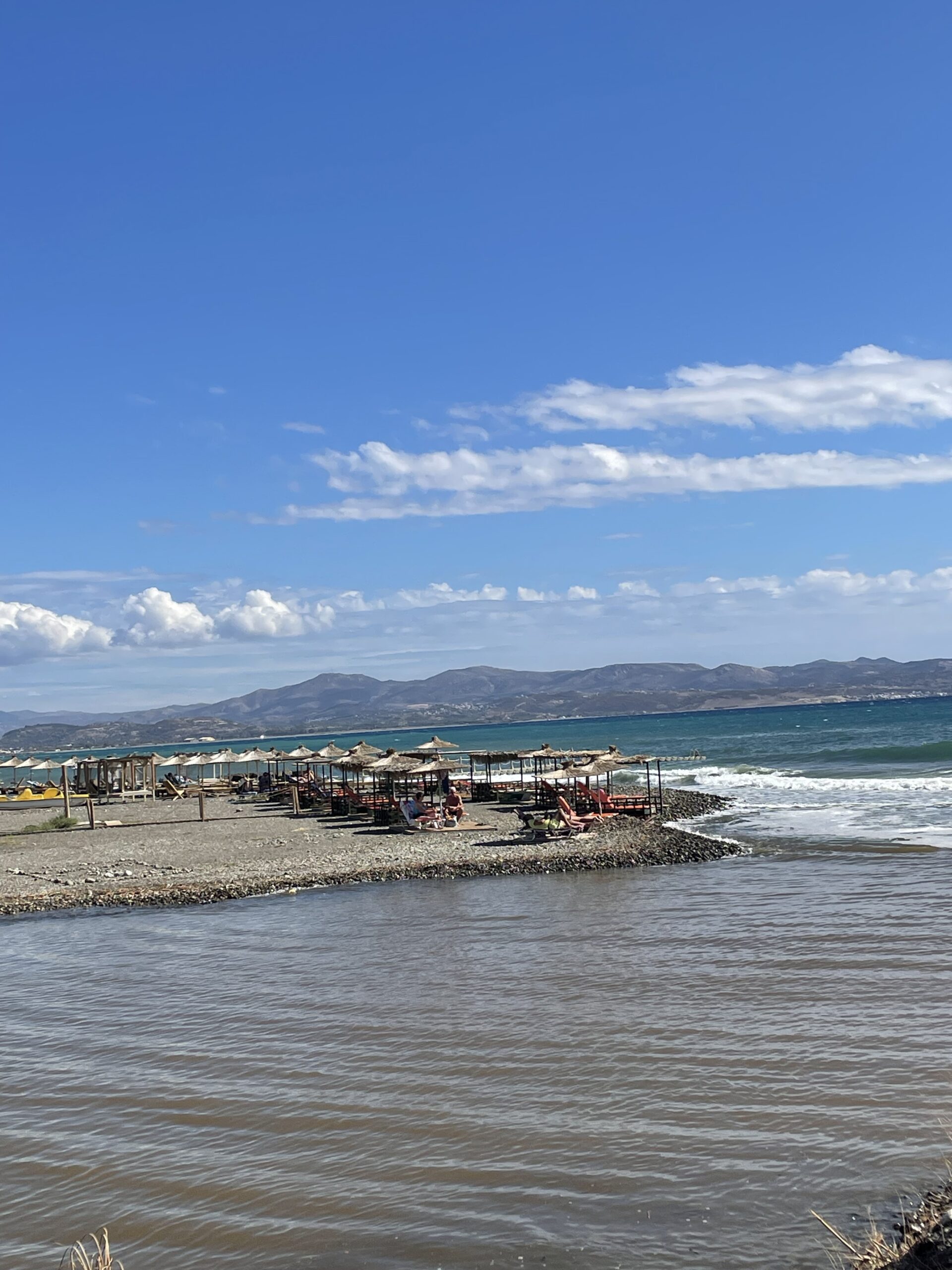 Die schönsten Strände bei Paleochora auf Kreta: Sandy Beach und Grammeno Beach mit Tipps zu Anfahrt, Parken und Atmosphäre.