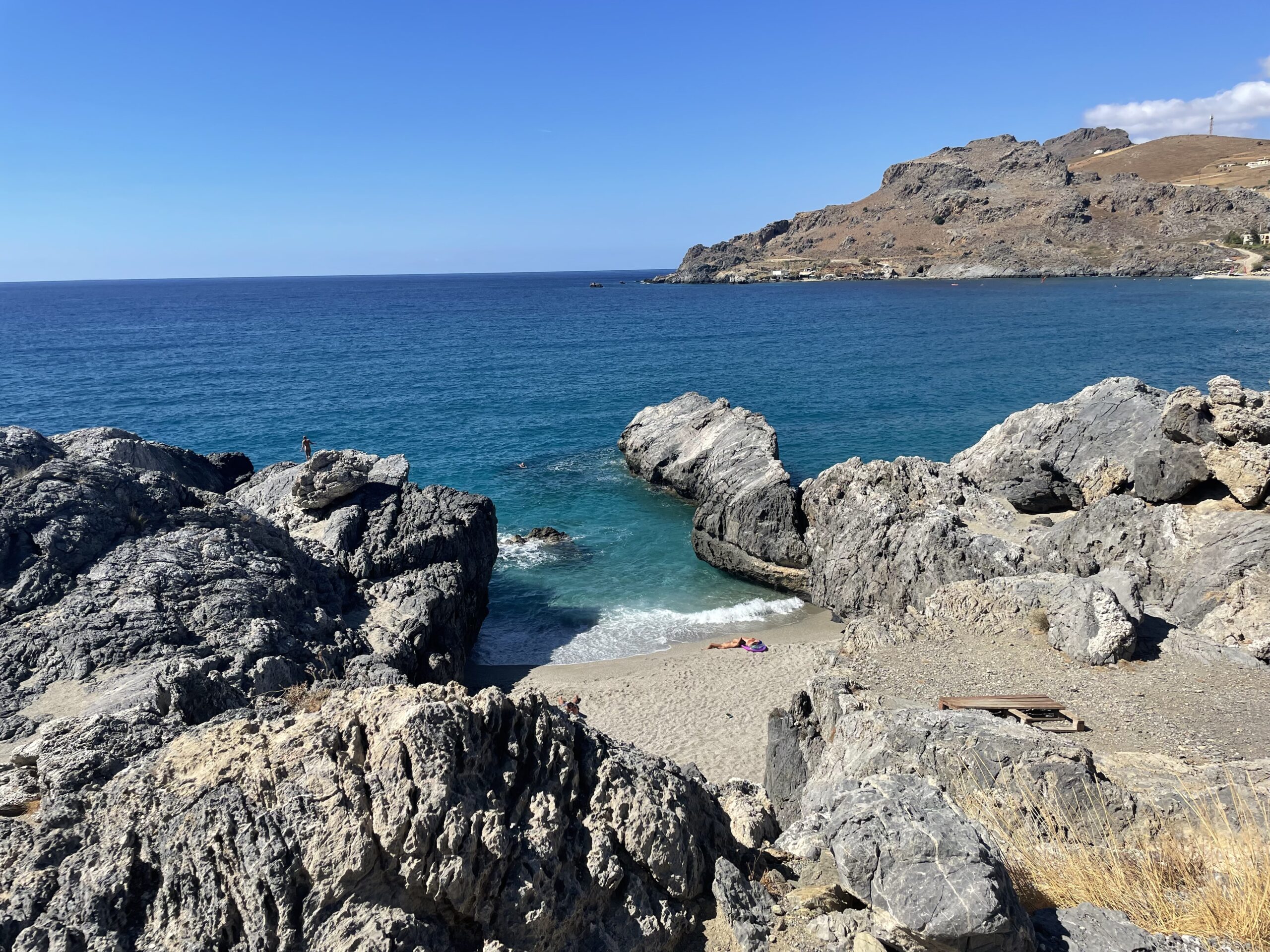 Solche traumhaften Strände erreichst du nur mit dem Mietwagen