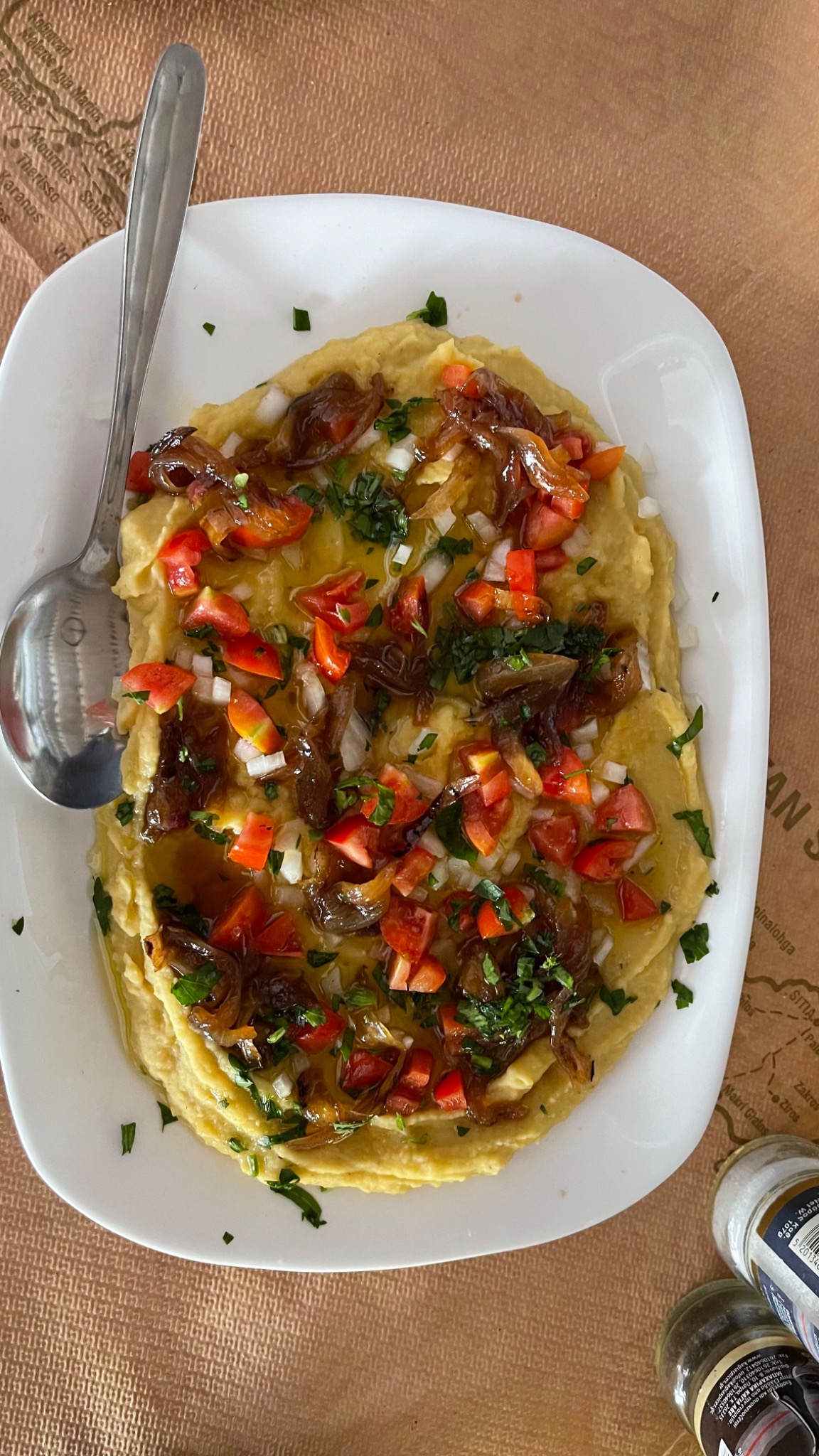 Fava mit Tomaten und Olivenöl im Kipos